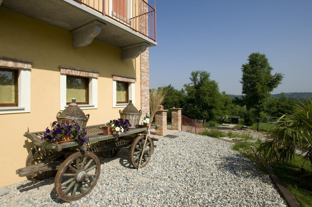 ברה Agriturismo Cascina Monchiero מראה חיצוני תמונה